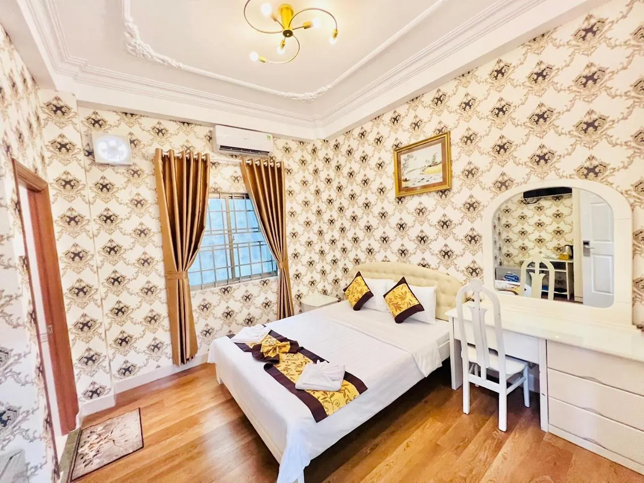 Truc Huyen Hotel Ho Chi Minh City 2*,